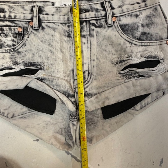 One Teaspoon Jean Shorts Bandits size 30 button fly low rise relaxed fit - Picture 5 of 12